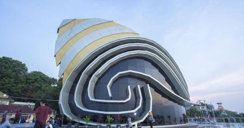 Googlemaps.com/fridayfraidee