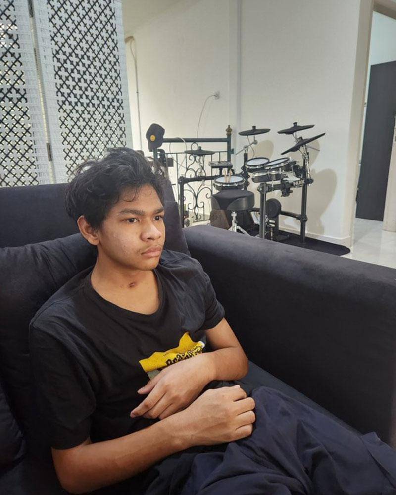 Twitter.com/seeksixsuck