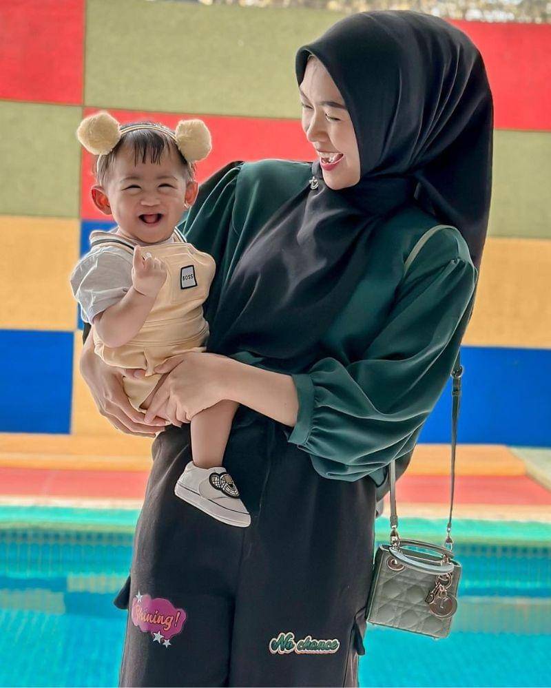 Instagram.com/riaricis1795