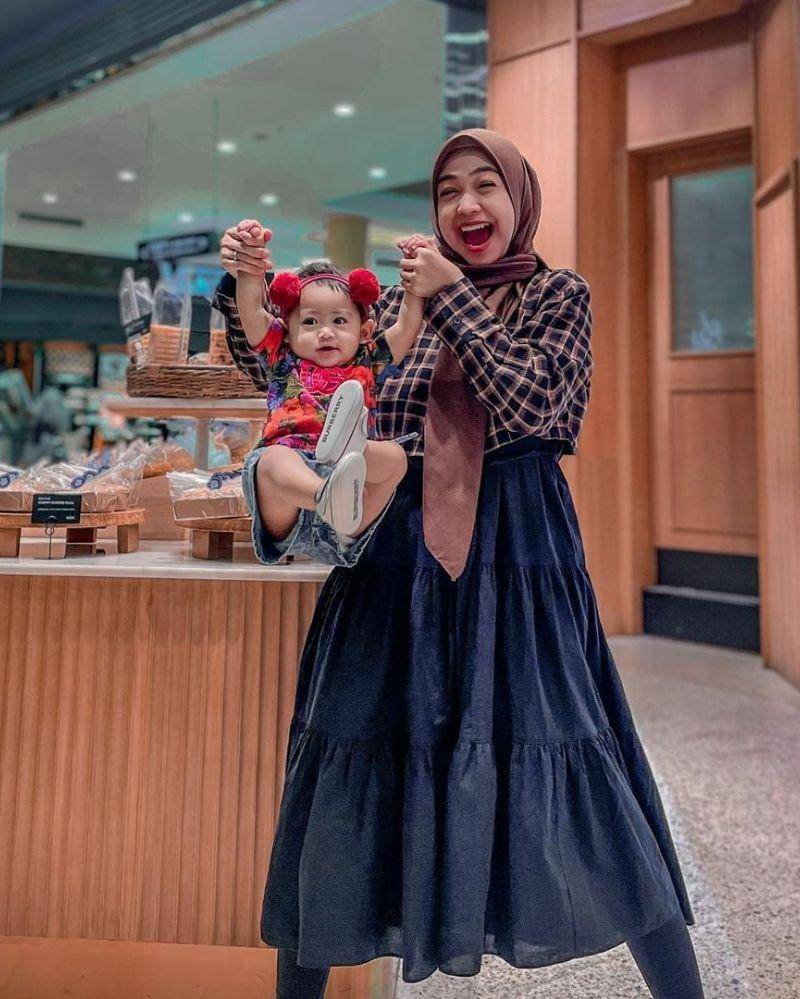 Instagram.com/@riaricis1795