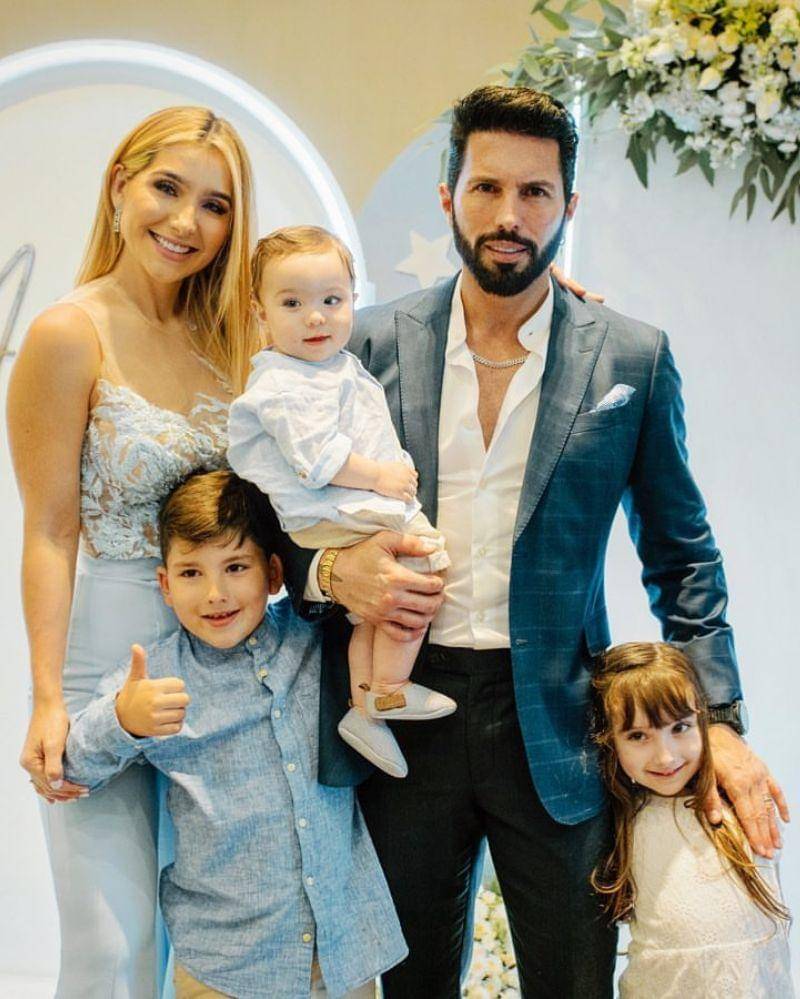 Instagram.com/@ponchodenigris