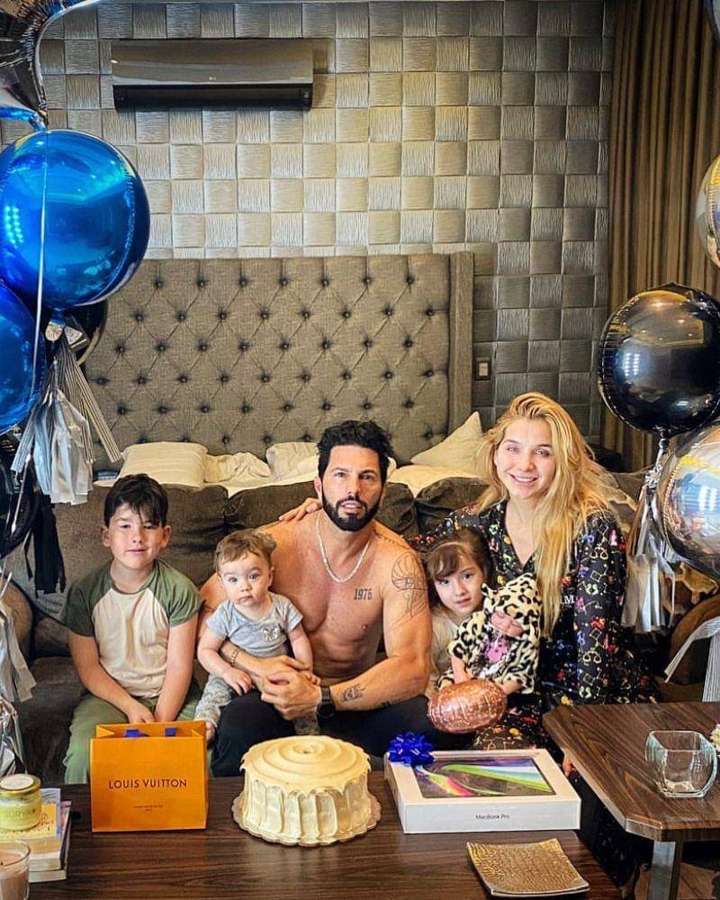 Instagram.com/@ponchodenigris