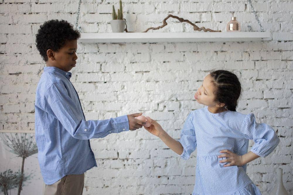 ilustrasi kakak adik