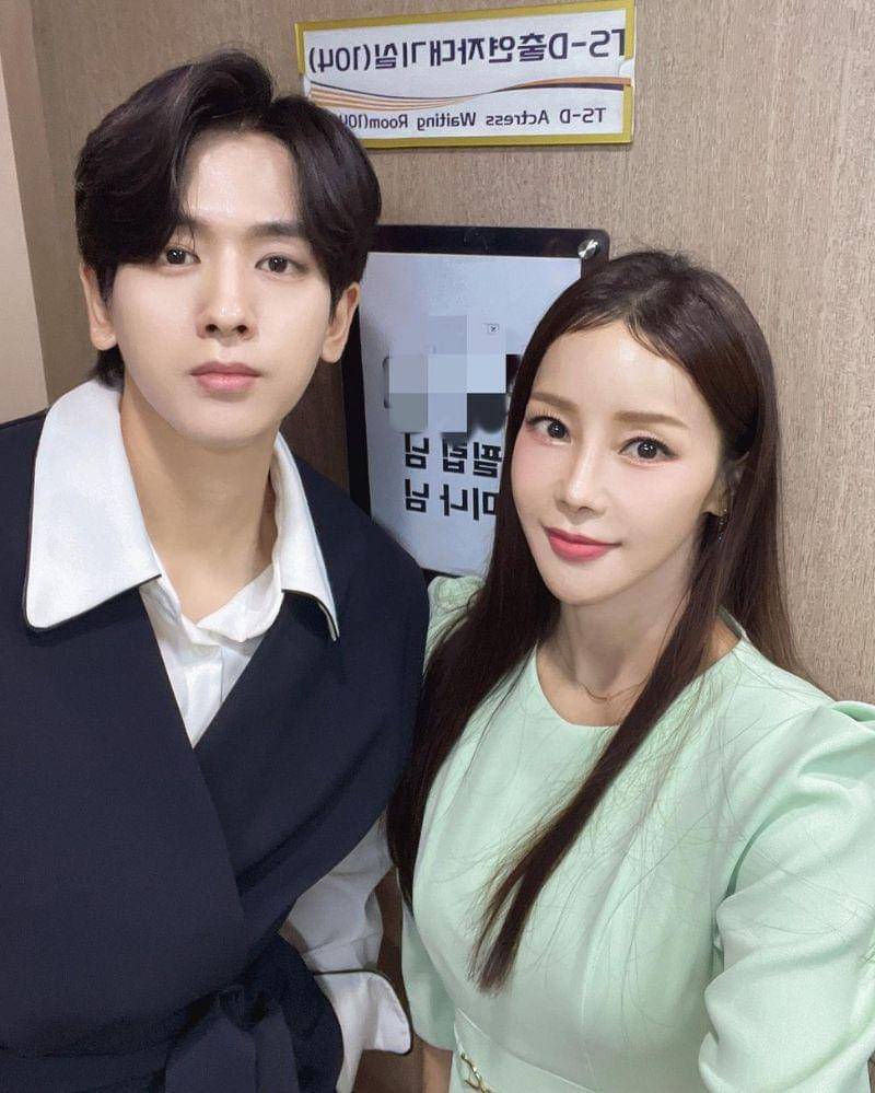 Instagram.com/minakorea