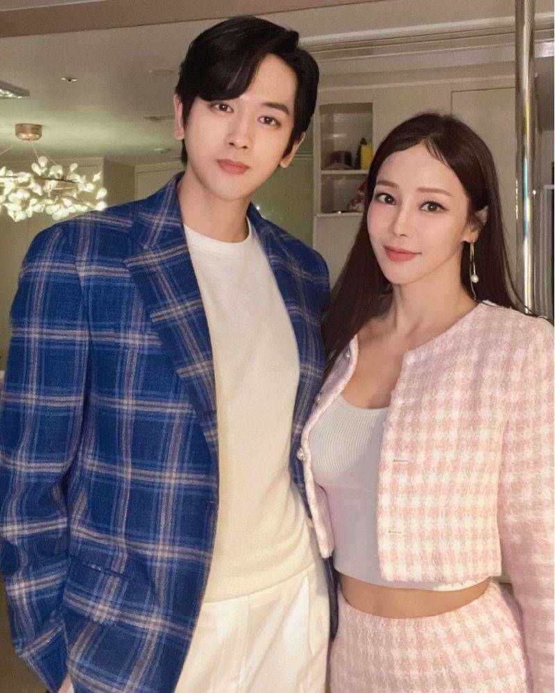 Instagram.com/minakorea