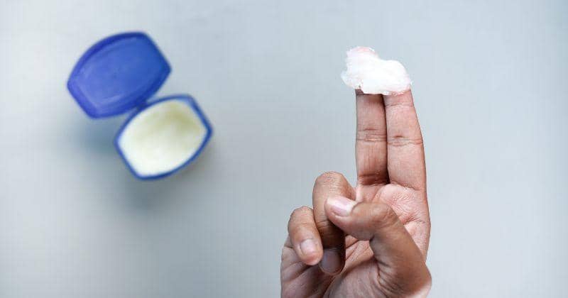 Tak Hanya untuk Bibir, Ini Sederet Manfaat Petroleum Jelly