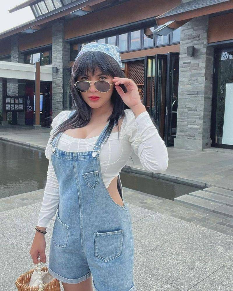 Instagram.com/angelalee87