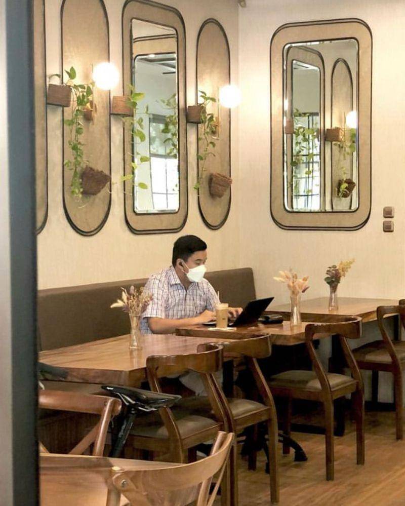 Instagram.com/Oikoscafe.id