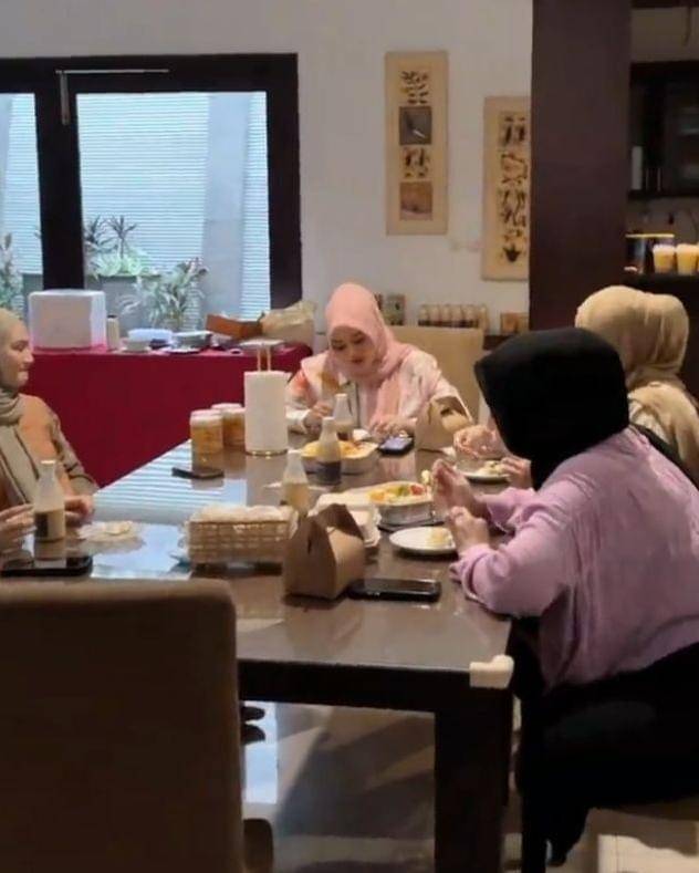 Instagram.com/aurelie.hermansyah