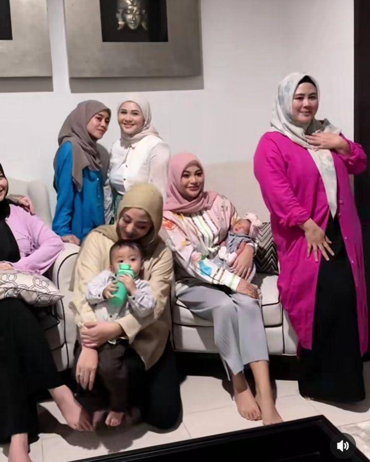 Instagram.com/aurelie.hermansyah