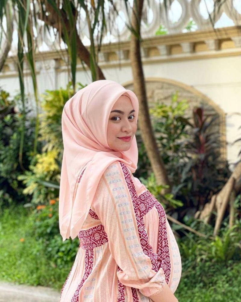 Instagram.com/nathalieholscher