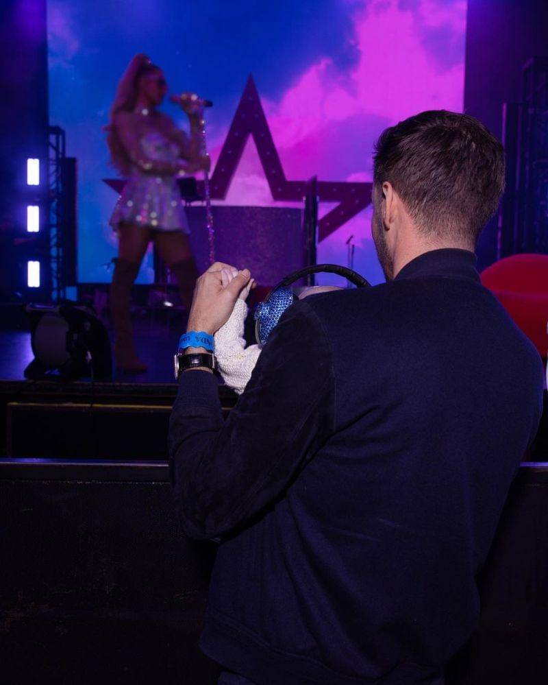 Instagram.com/@parishilton