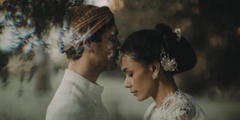 5 Fakta Pernikahan Adinia Wirasti dan Michael Wahr