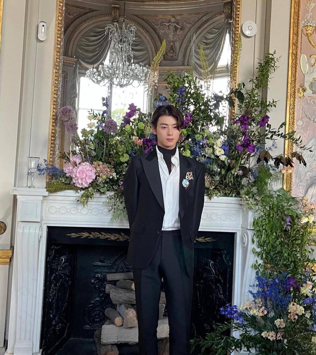 Instagram.com/eunwo.o_c