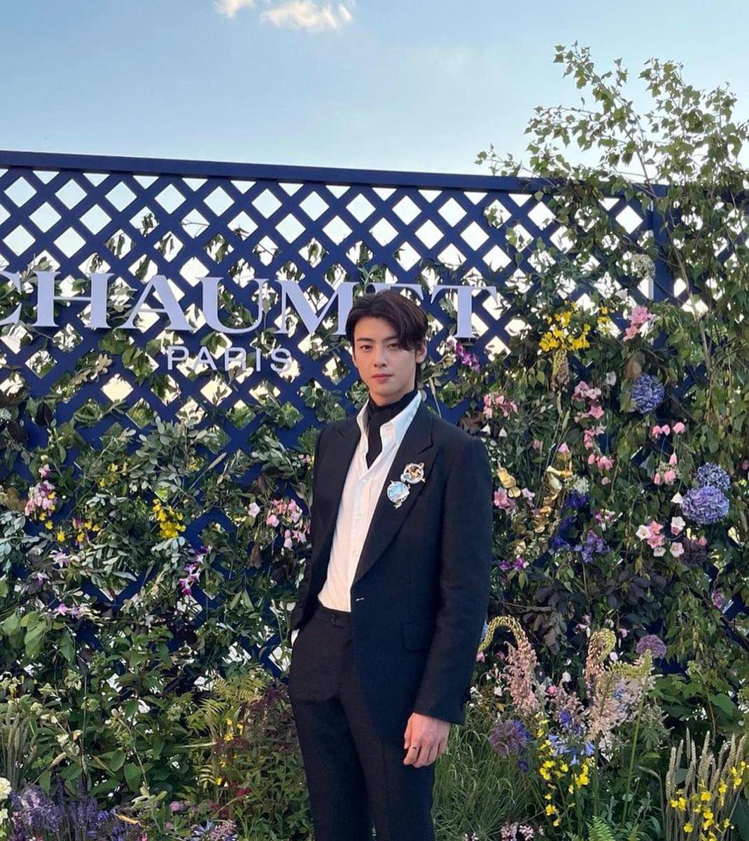 Instagram.com/eunwo.o_c