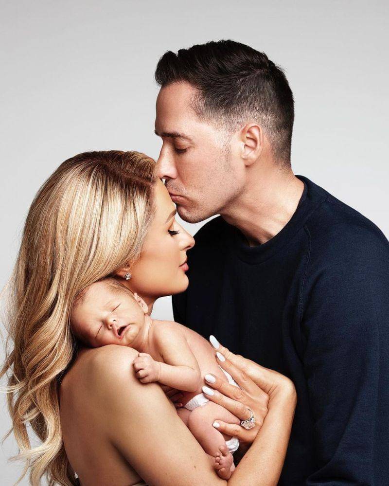 Instagram.com/@parishilton