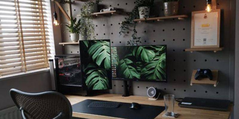 Pinterest.com/Minimal Desk Setups