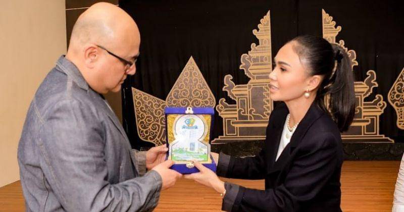 Instagram.com/yunishara36