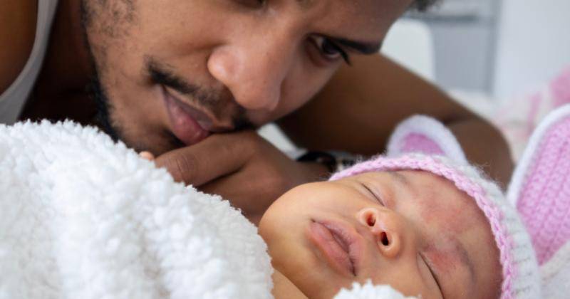 Catat, Ini Peran Penting Papa saat Anak Diberikan ASI dan Tidur