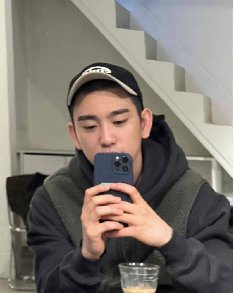 Instagram.com/jinyoung_0922jy