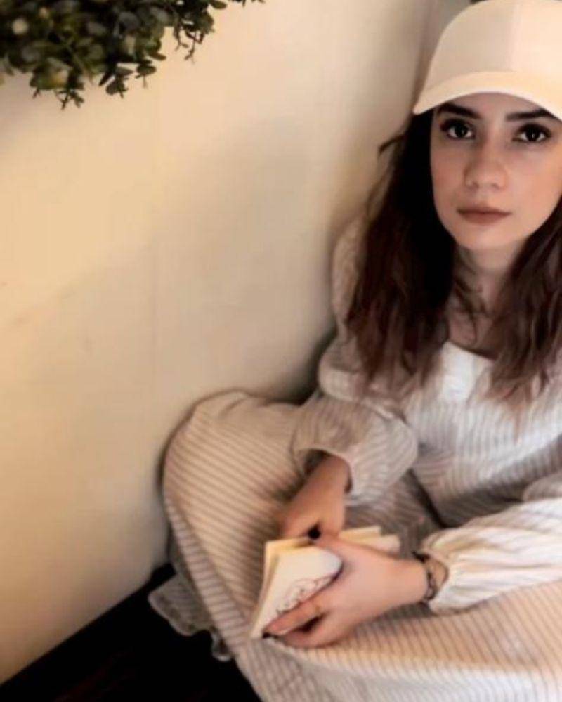 Instagram.com/anneofficial1990