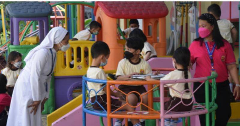 web.sekolah-charitas.sch.id