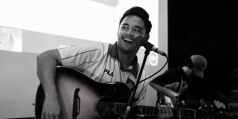 Instagram.com/nadhifbasalamah