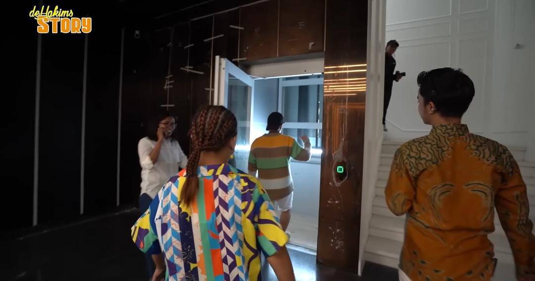 YouTube.com/deHakims Story