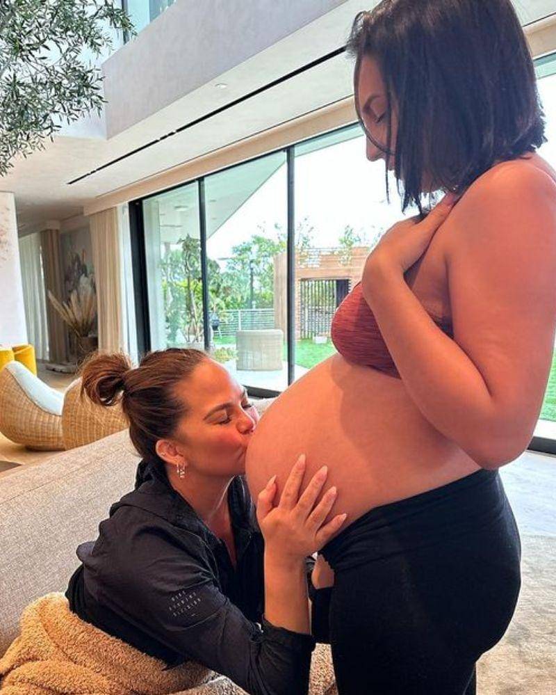 Instagram.com/chrissyteigen