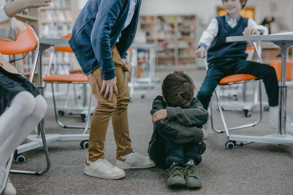 Mengajarkan anak untuk menegur ejekan tentang keluarga
