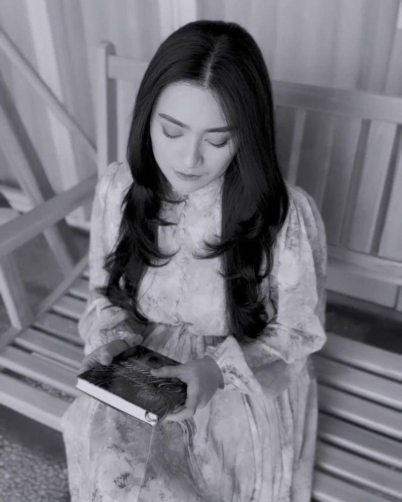 Instagram.com/nathalieholscher