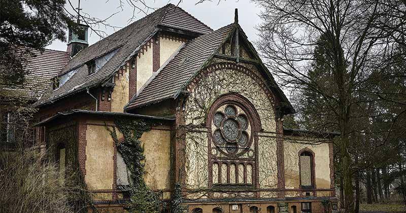 6 Rumah Hantu yang Dijual, Ada yang Dihuni 9 Hantu