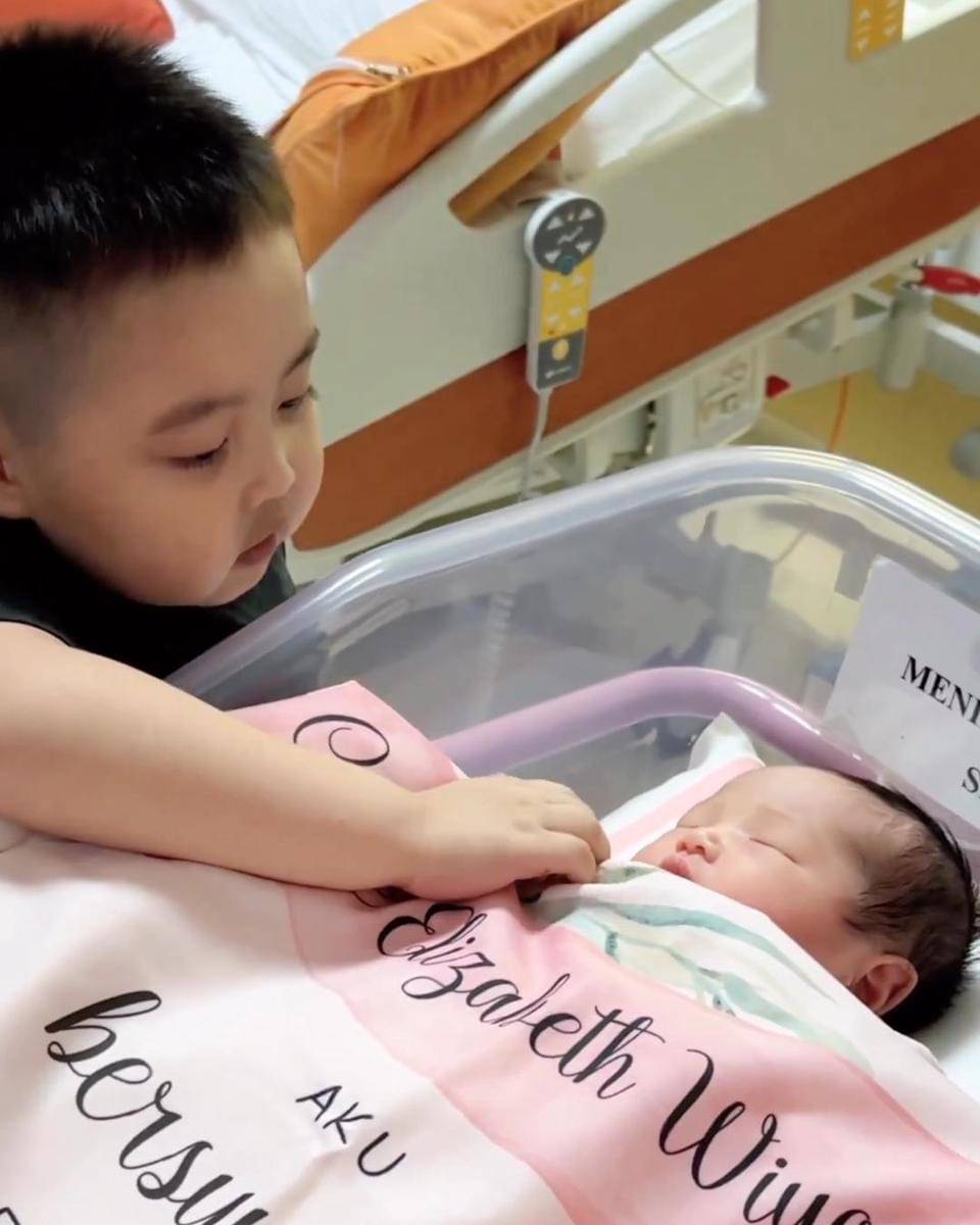 Instagram.com/celineelizabethw