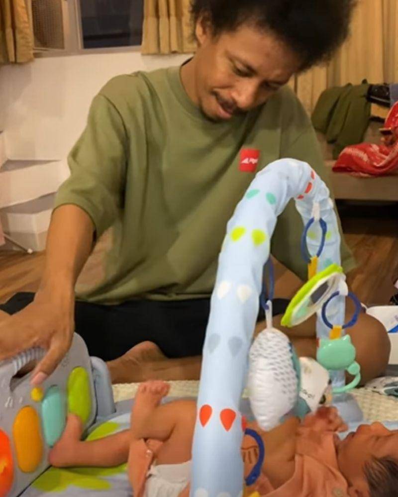 Instagram.com/ade_widiandari