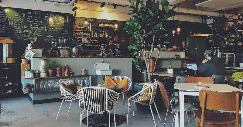 5 Rekomendasi Kafe di Canggu untuk WFC, Nyaman dan Estetik!