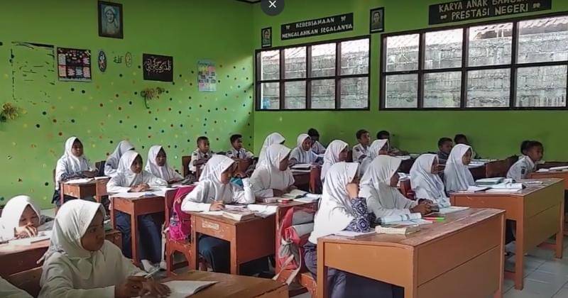 Youtube.com/SMP Negeri 1 Mangunjaya