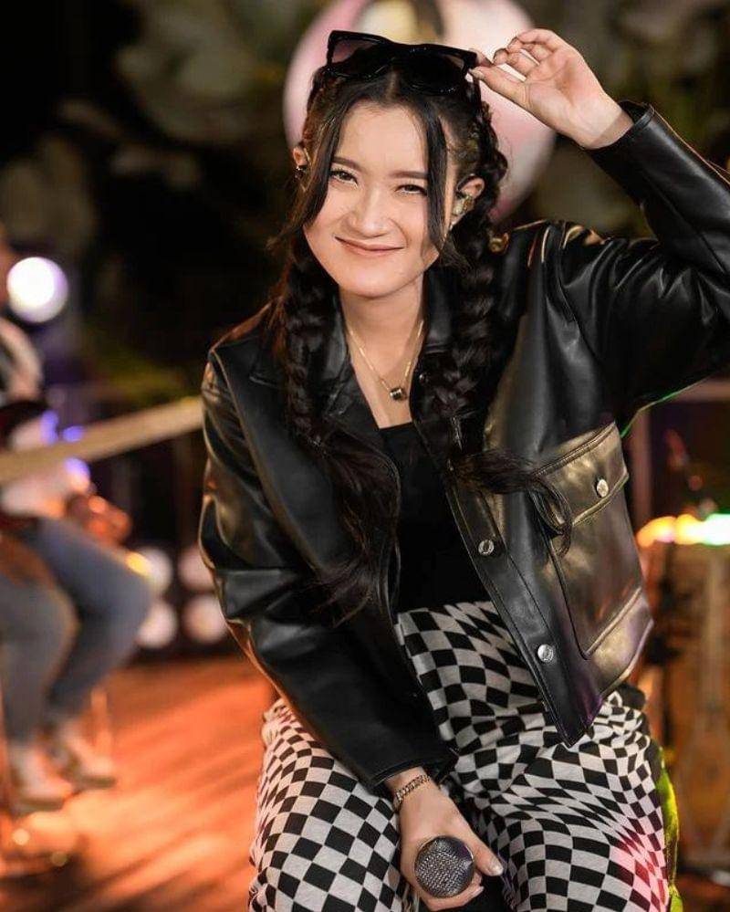 Instagram.com/@yeniinka