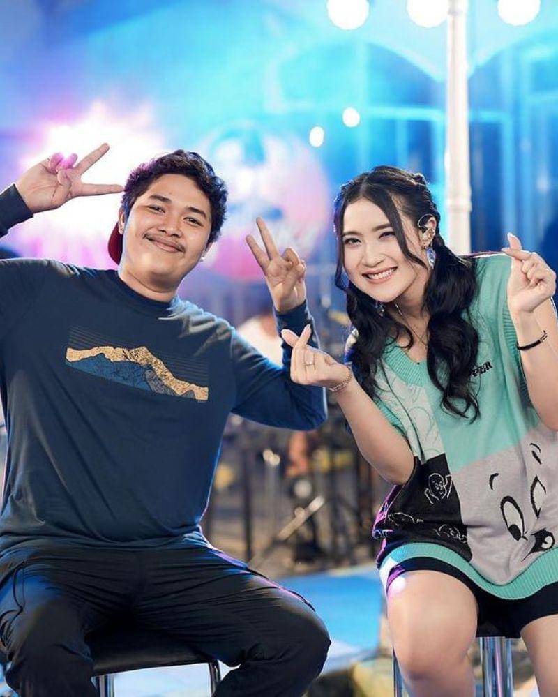 Instagram.com/@yeniinka