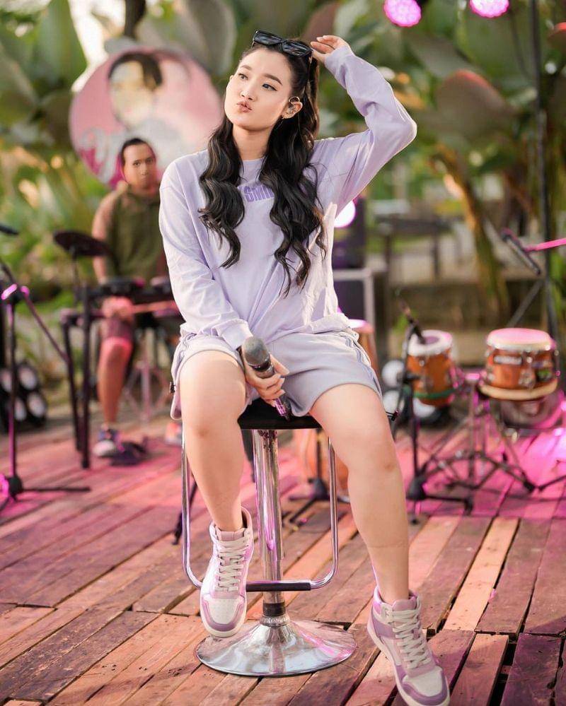 Instagram.com/@yeniinka