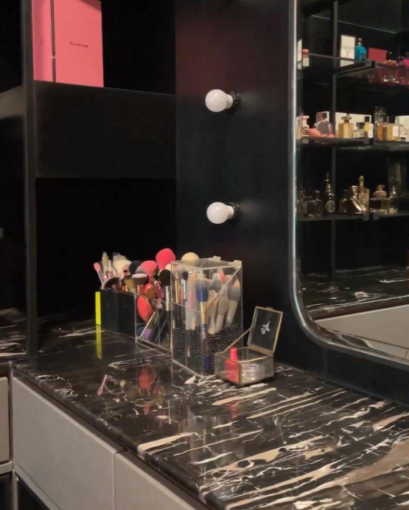 Instagram.com/rachelvennya