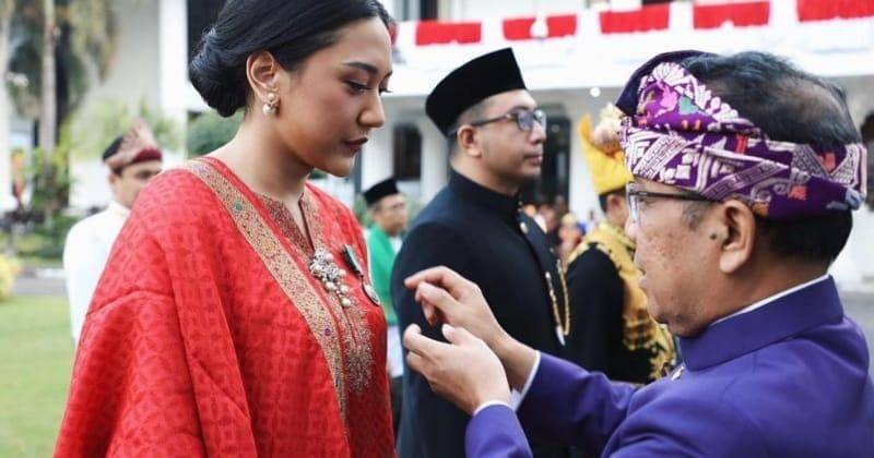 Instagram.com/putri_tanjung