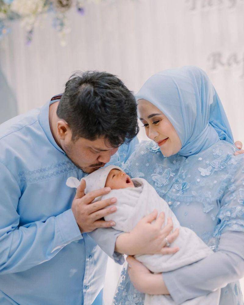 Instagram.com/@ryana_dea