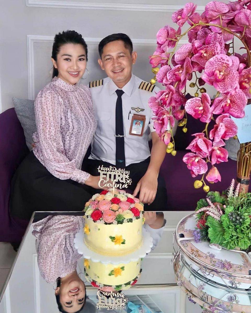 Instagram.com/fitricarlina