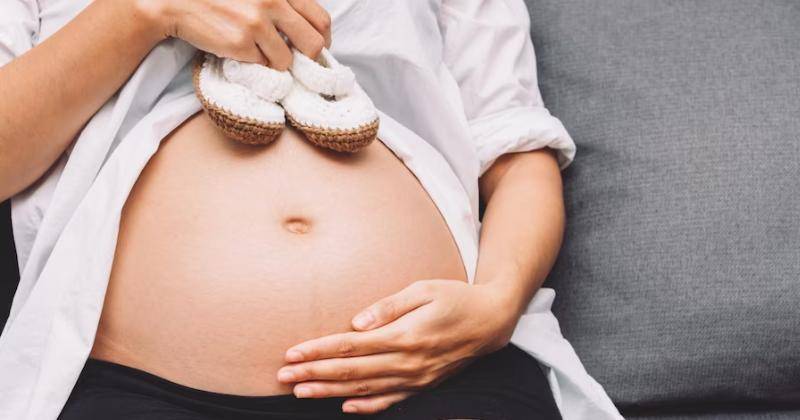 7 Arti Mimpi Melihat Kaki Bayi di Perut saat Hamil