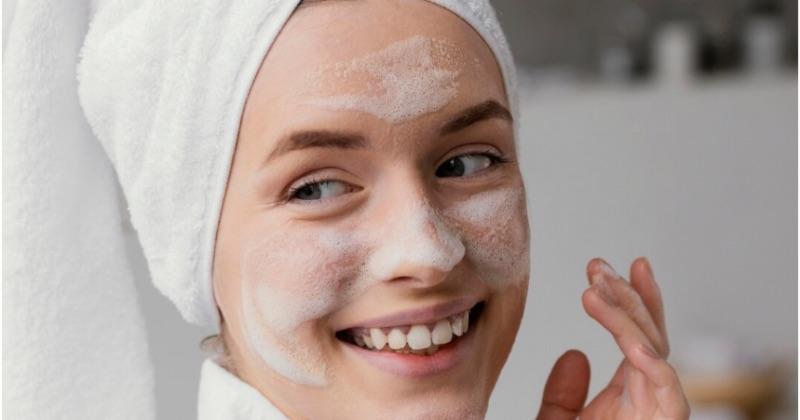 10 Merek Sabun Cuci Muka untuk Remaja, Bersihkan Polusi!