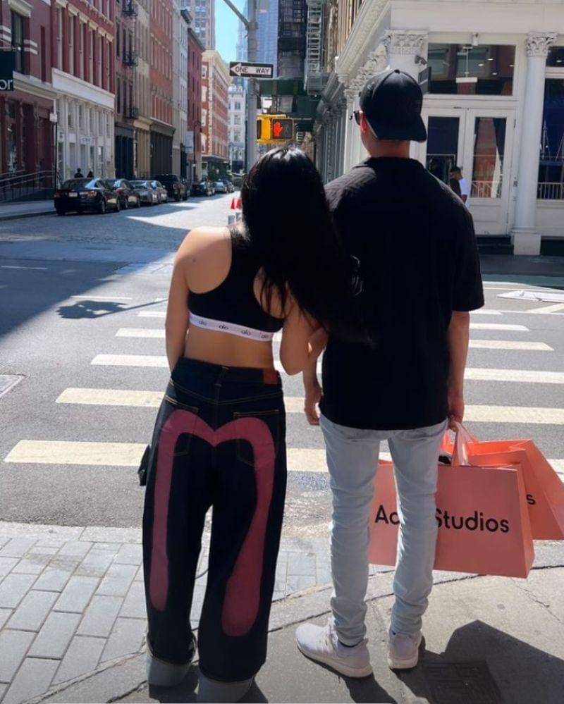 Instagram.com/rachelvennya