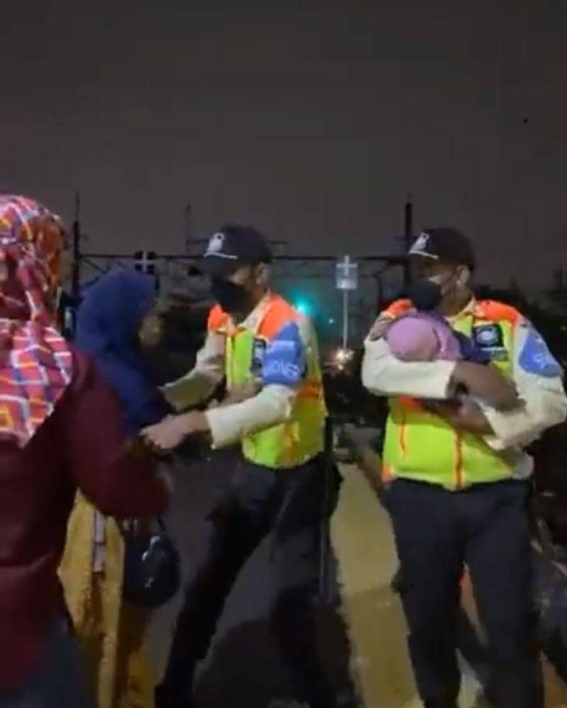 Twitter.com/jangansokkerass