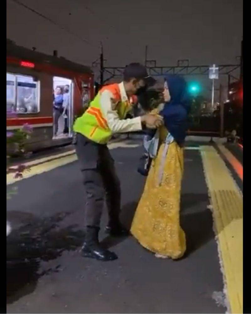 Twitter.com/jangansokkerass