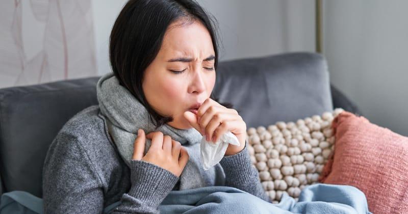 7 Cara Mengatasi Batuk Kering Akibat Terpapar Polusi