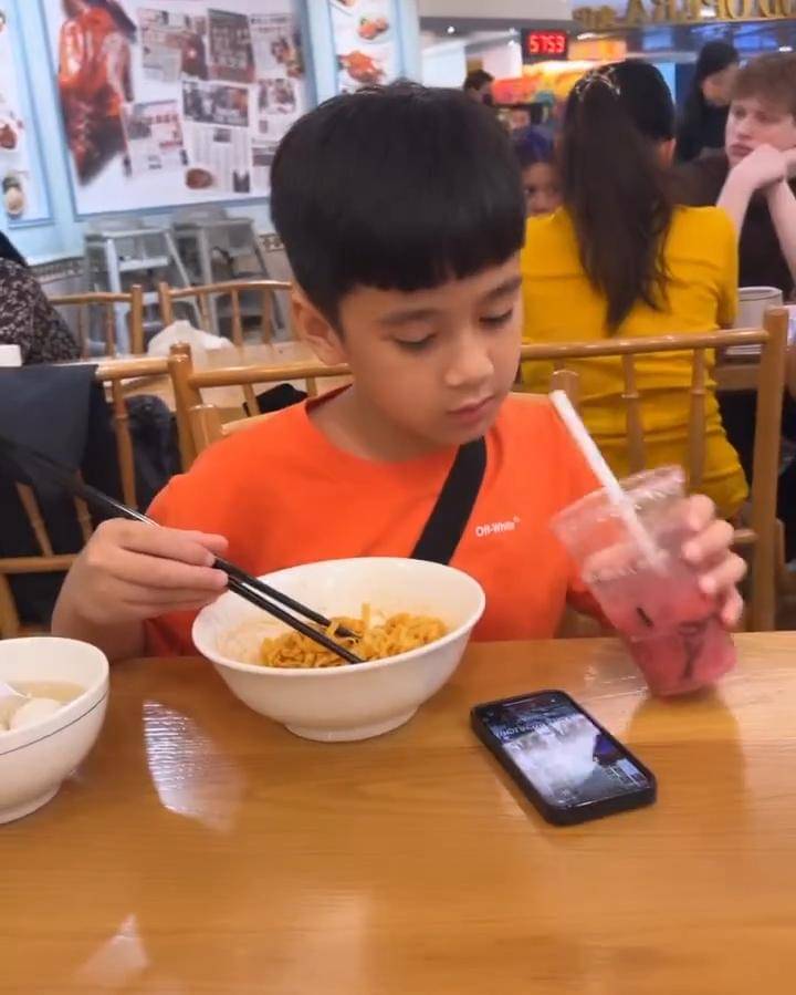 Instagram.com/raffinagita1717